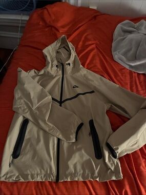 Nike tech Men’s Hooded win Jacket in Beige